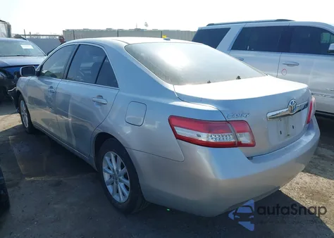 2010 Toyota Camry Xle z USA, uszkodzony, nr VIN 4T4BF3EK6AR086039